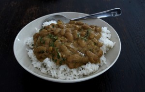 Wachtelbohnen, indische Art, gfcf und vegan, auf Reis Wachtelbohnen, indische Art, gfcf und vegan, auf Reis
