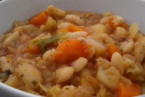 Bohneneintopf aus weißen Bohnen mit Wirsing, vegan, gfcf